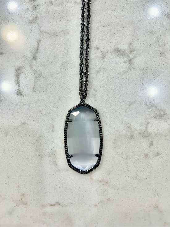Kendra Scott Jewelry - Kendra Scott White/Gray Faceted Pendant Necklace